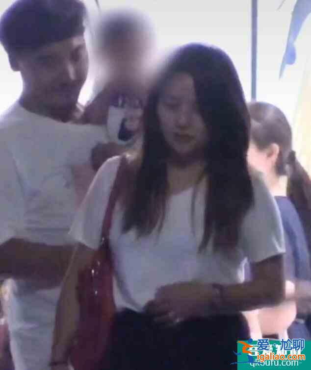 何潔刁磊同框現(xiàn)身 刁磊抱三胎女兒互動畫面溫馨有愛？