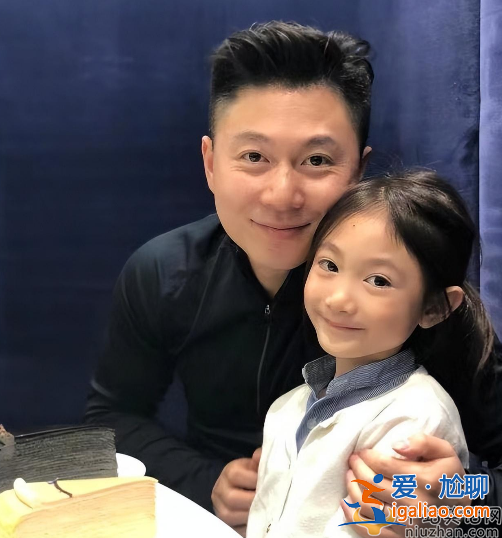 李小鵬女兒奧莉近照曝光!又高又瘦大長腿太矚目 11歲學花滑運動基因強 李小鵬女兒奧莉近照曝光!又高又瘦大長腿太矚目 11歲學花滑運動基因強