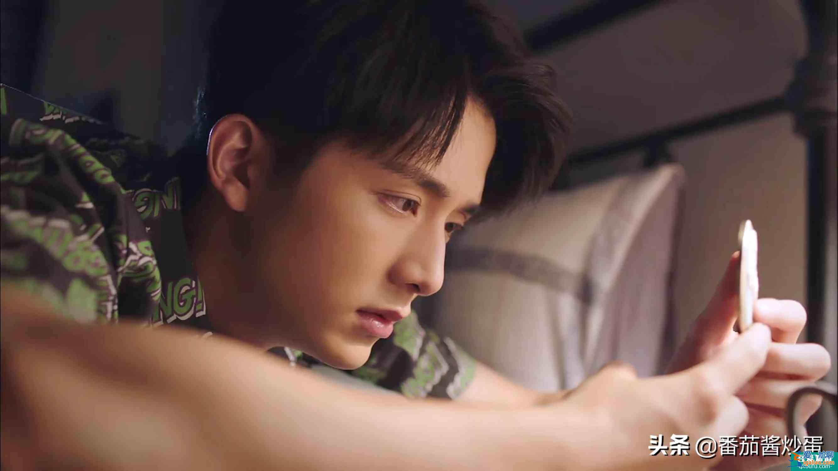 《以家人之名》逃避型父親凌和平，把凌霄越推越遠(yuǎn)，陳婷得寸進(jìn)尺？