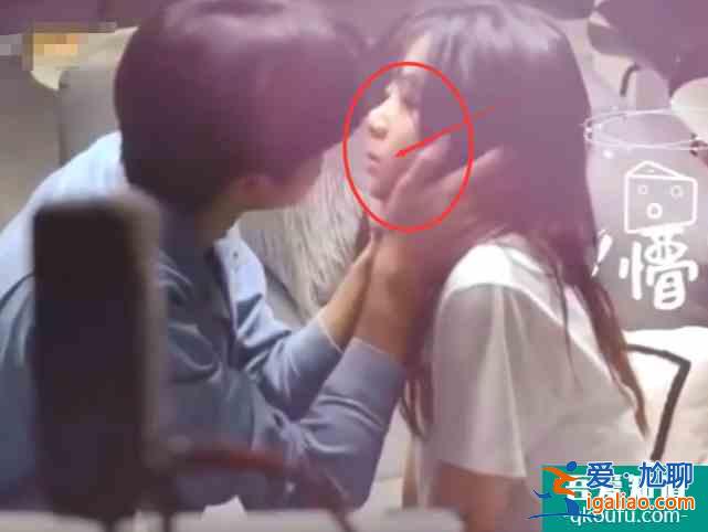 以家人之名：當凌霄和鄭舒燃吻李尖尖時，誰注意她反應？大不一樣？