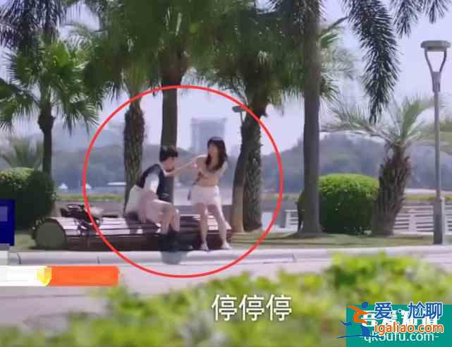 以家人之名：當凌霄和鄭舒燃吻李尖尖時，誰注意她反應？大不一樣？