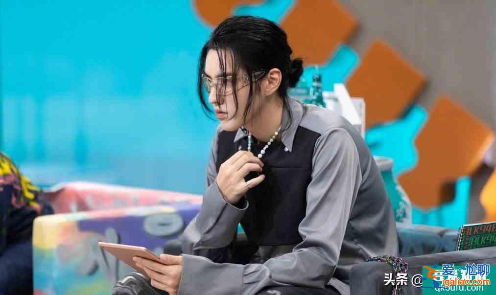 以家人之名齊明月看見凌霄親李尖尖，吳亦凡說做主持太難了？
