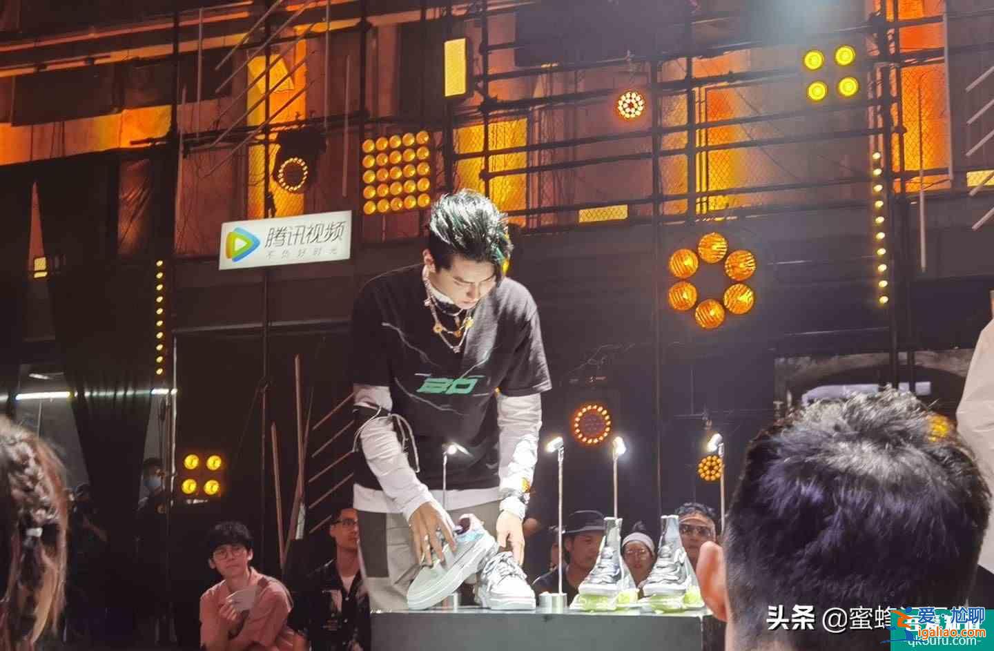 以家人之名齊明月看見凌霄親李尖尖，吳亦凡說做主持太難了？