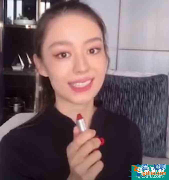 吉娜素顏罕見曝光 五官精致一臉清純狀態超好？