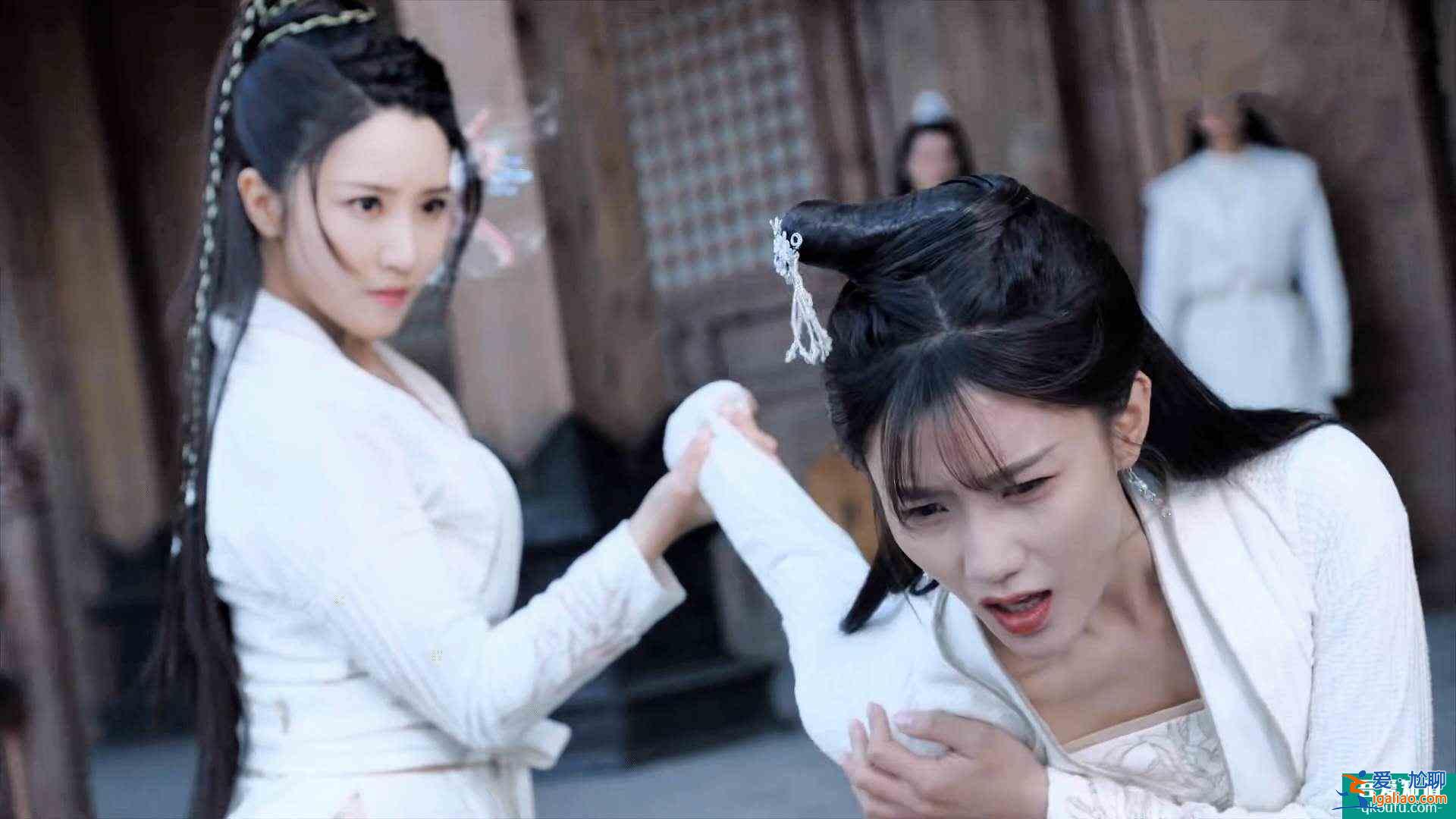 《且聽(tīng)鳳鳴》沐瑤不顧警告欺負(fù)朝歌，原因和左青鸞有關(guān)？