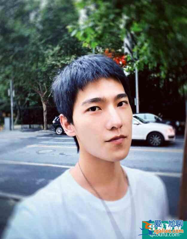 楊洋曬理發(fā)前后對(duì)比照 整個(gè)人干凈陽(yáng)光帥氣逼人？