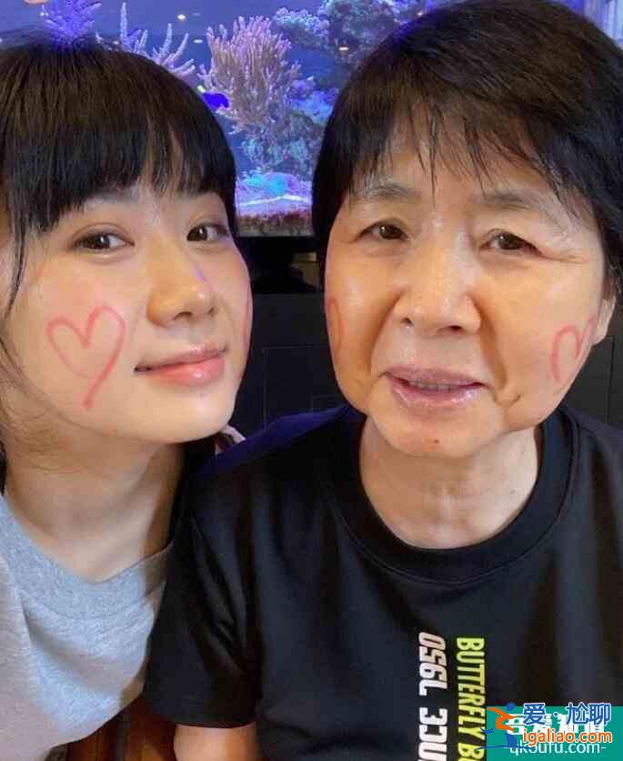 福原愛曬與母親合照 母女倆五官神相似簡直一模一樣？