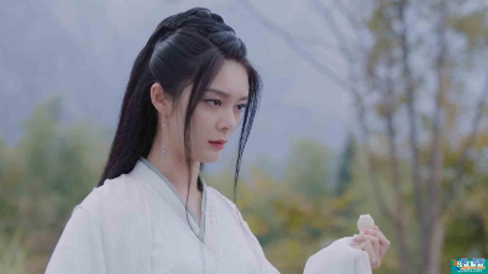 且聽鳳鳴:左青鸞發(fā)現(xiàn)蹊蹺,揭穿鳳舞并非真正的鳳舞,君臨淵慌了? 且聽鳳鳴:左青鸞發(fā)現(xiàn)蹊蹺,揭穿鳳舞并非真正的鳳舞,君臨淵慌了?