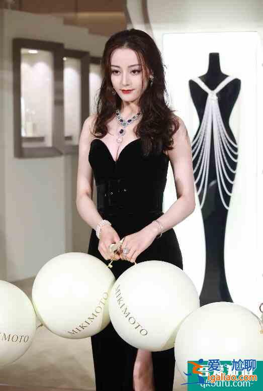 迪麗熱巴身材凹凸有致 穿低胸緊身裙身材姣好吸睛? 迪麗熱巴身材凹凸有致 穿低胸緊身裙身材姣好吸睛?