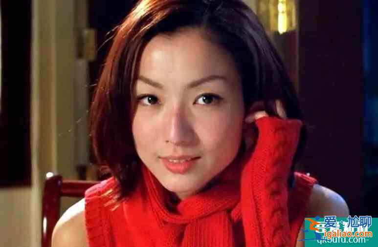 鄭秀文曬與愛貓合影 校園打扮單手抱mike好可愛？