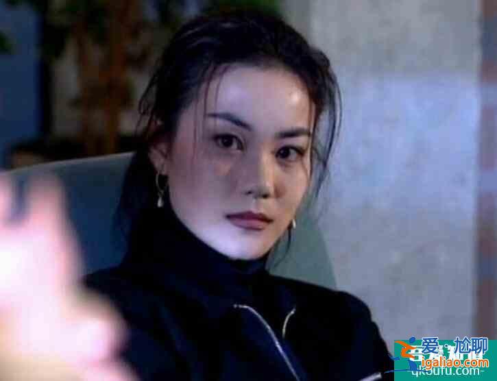 王菲24歲舊照曝光 五官清秀氣質高冷明星氣質十足？