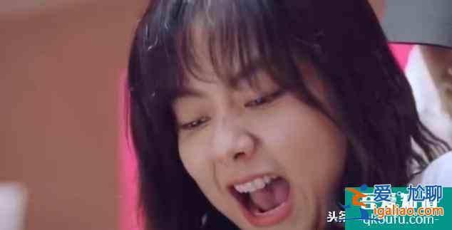 以家人之名凌霄得知李尖尖被襲胸時誰注意到賀子秋在身后做了什么？