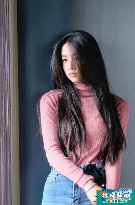 木村光希曬美照 對鏡托腮淺笑盡顯淑女優雅氣質? 木村光希曬美照 對鏡托腮淺笑盡顯淑女優雅氣質?