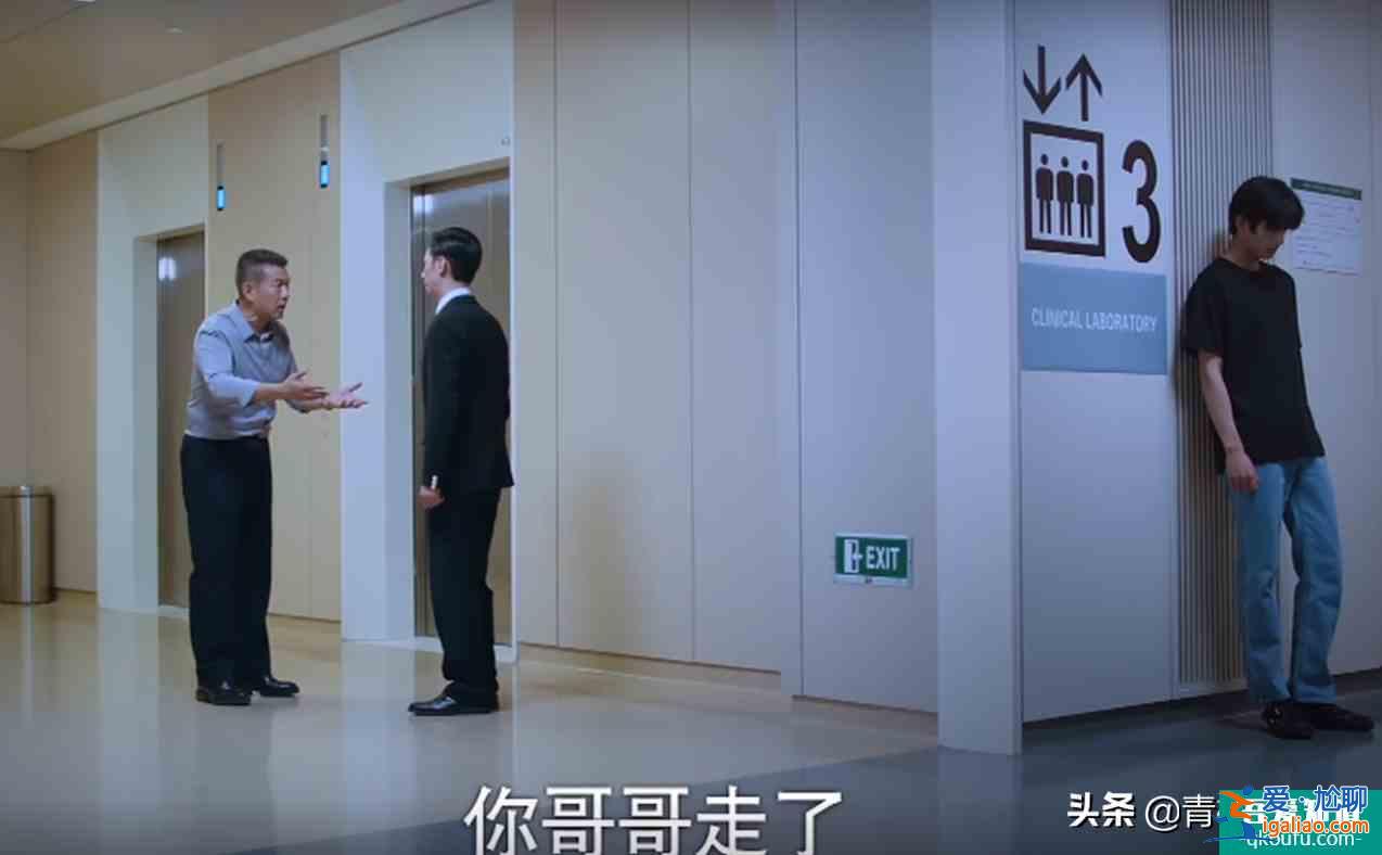 以家人之名：凌霄選擇當孝子，放棄心儀大學，改嫁的母親需要管嗎？