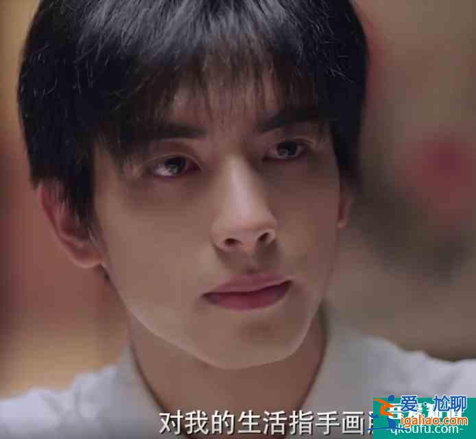 以家人之名：尖尖穿短裙跟男友約會，凌霄吃醋一把按門上：不準去？