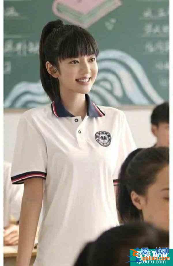 《以家人之名》：凌霄親吻公主抱，賀子秋表白，李尖尖跟男友分手？