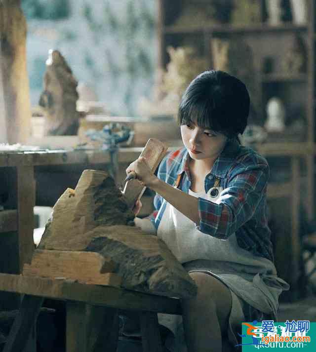 《以家人之名》：凌霄親吻公主抱，賀子秋表白，李尖尖跟男友分手？