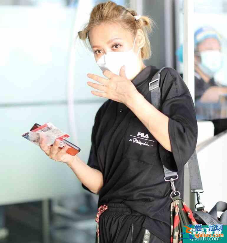 48歲寧靜梳哪吒頭 一身黑裝颯爽十足俏皮減齡？
