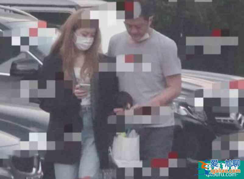 李亞鵬接女兒回家 14歲李嫣打扮時尚盡顯明星氣質？