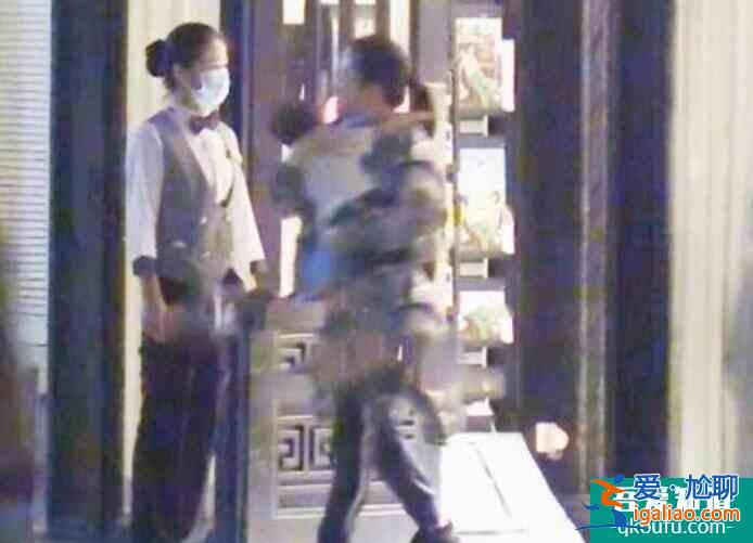 趙麗穎帶兒子現(xiàn)身 兒子腦門又高又大可愛呆萌十足？