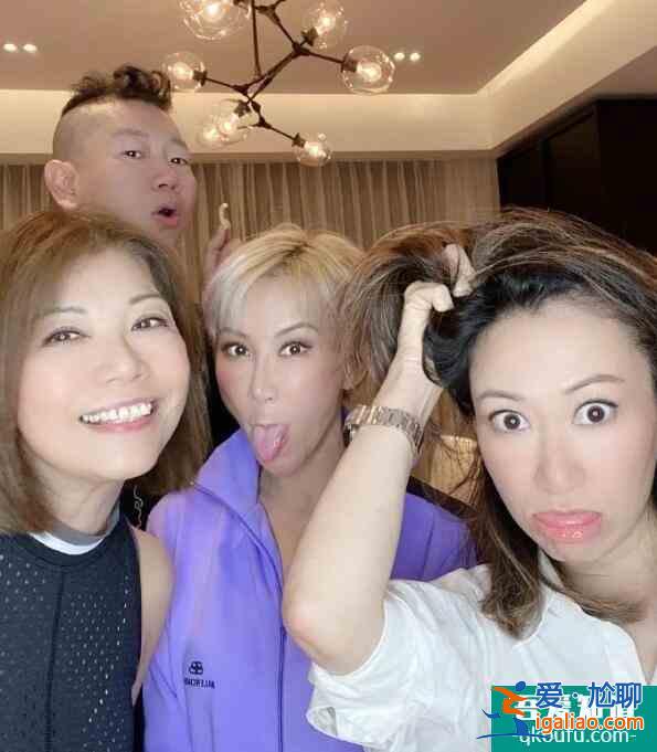 李玟分享與好友聚會合照 做出搞怪表情逗趣十足？
