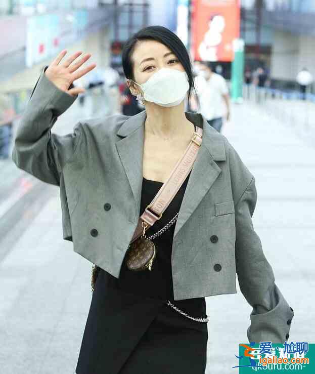 45歲陳紫函亮相 對(duì)鏡比剪刀手甜美滿分？