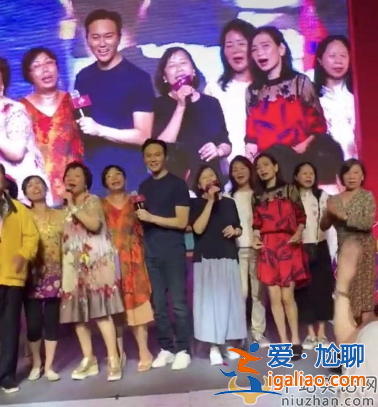 張智霖陪一群富婆唱歌!對方強制摟腰擁抱 現場視頻曝光太尷尬