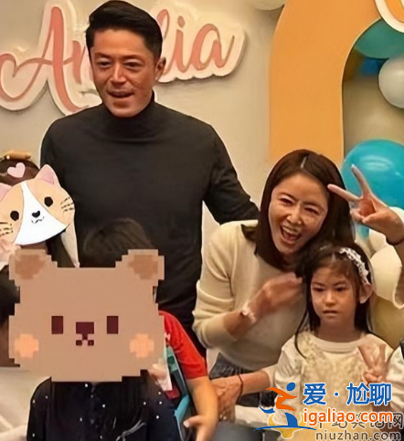 霍建華林心如女兒正臉照曝光 一家三口罕見同框 女兒太像霍建華 霍建華林心如女兒正臉照曝光 一家三口罕見同框 女兒太像霍建華