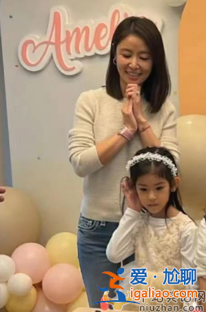 霍建華林心如女兒正臉照曝光 一家三口罕見同框 女兒太像霍建華 霍建華林心如女兒正臉照曝光 一家三口罕見同框 女兒太像霍建華