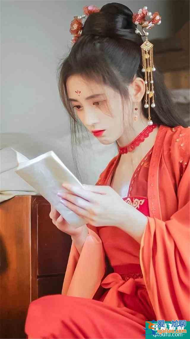 漂亮書生:大家都知道她是女生,就她一個人蒙在鼓里? 漂亮書生:大家都知道她是女生,就她一個人蒙在鼓里?