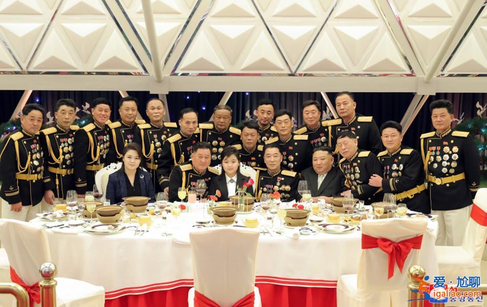 金正恩偕女兒訪問朝鮮人民軍將領(lǐng)宿舍 父女一同出席紀念宴會？