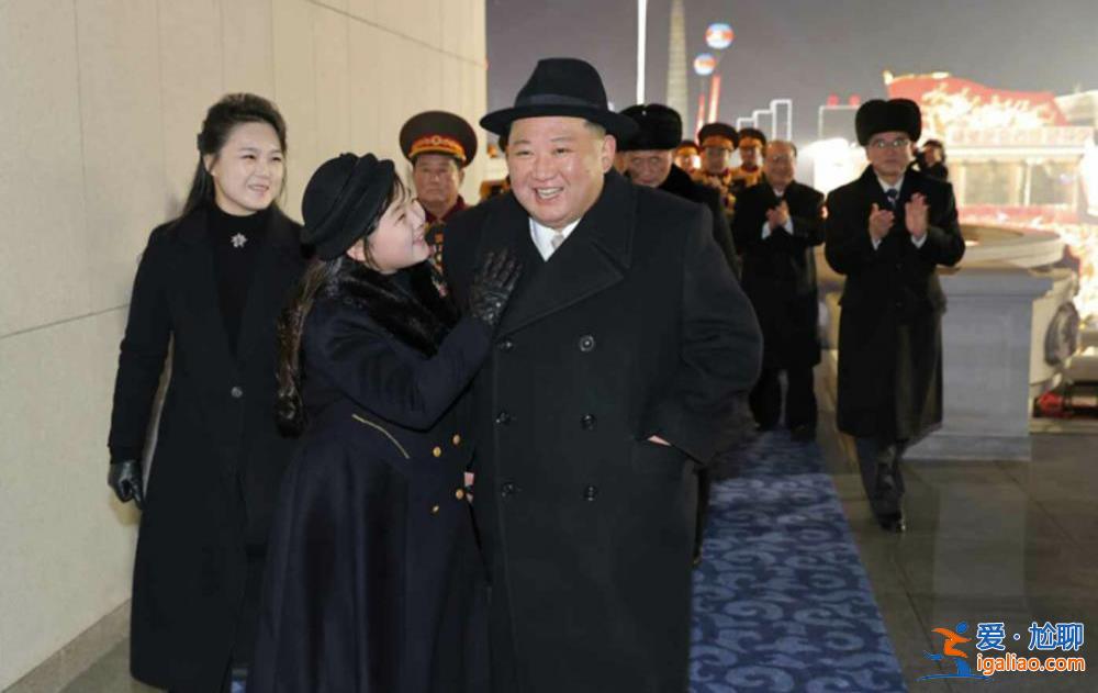 金正恩父女首度同臺(tái)閱兵 有何特殊之處？？