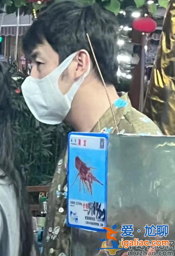 雷佳音翟煦飛罕見同框！老婆膚白貌美被誤認是女兒 調(diào)侃雷佳音注意保養(yǎng)