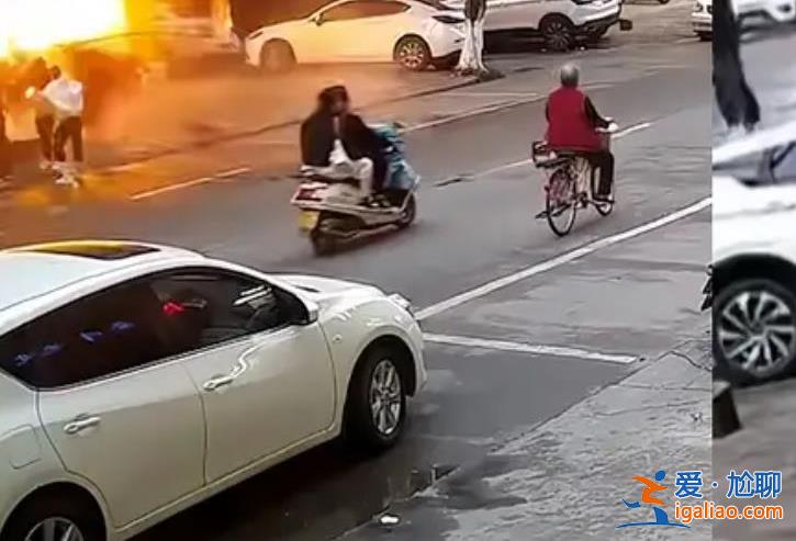 餐飲店爆炸瞬間：門口數人被氣浪掀飛 看著太恐怖了？