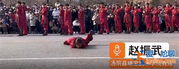 8歲女孩武術(shù)表演嫻熟，，女孩表示長大相當(dāng)武術(shù)教練[武術(shù)表演]？