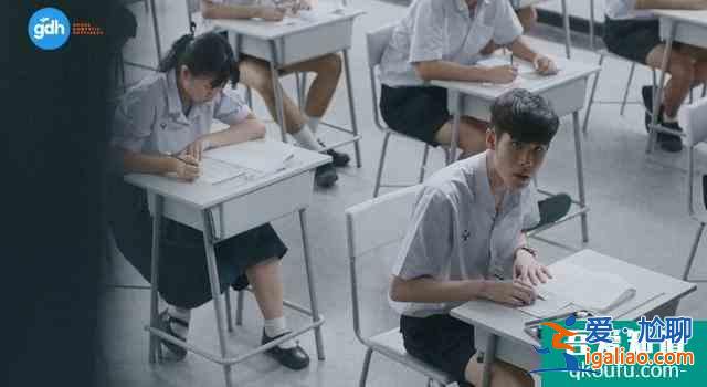 《天才槍手》出了劇版，評分更高我不服氣？