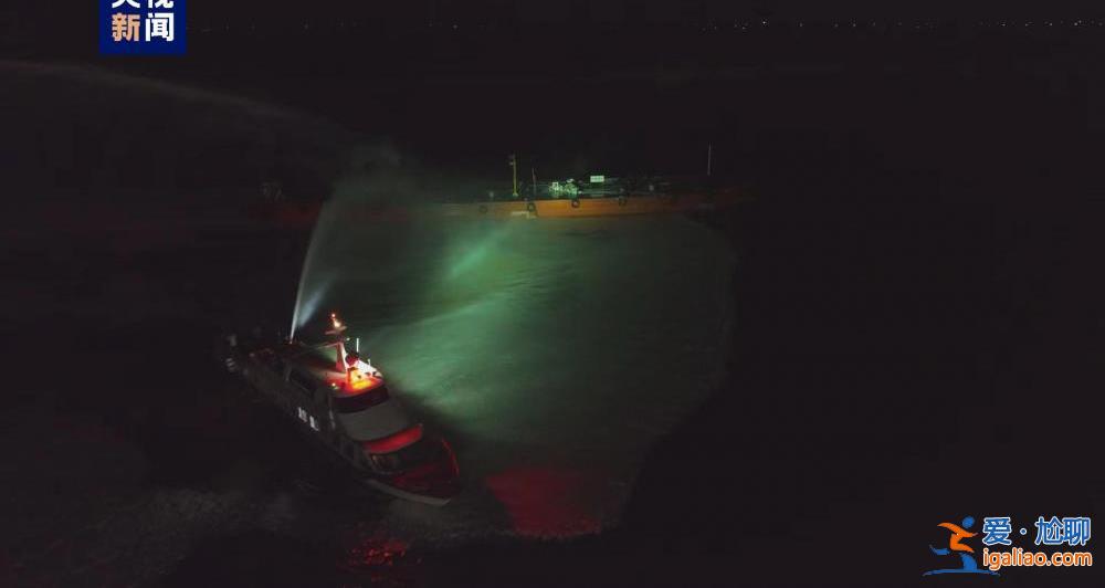 江西南昌一運載981噸汽油的油船起火 現場明火已被撲滅？