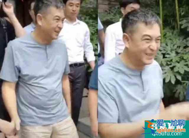 張嘉譯改名了？《在一起》劇組沒有打錯字，他的工作室認證也改了？