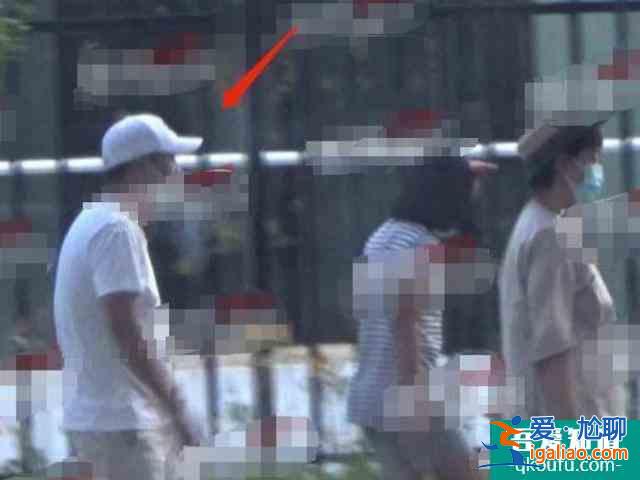 張嘉譯改名了？《在一起》劇組沒有打錯字，他的工作室認證也改了？