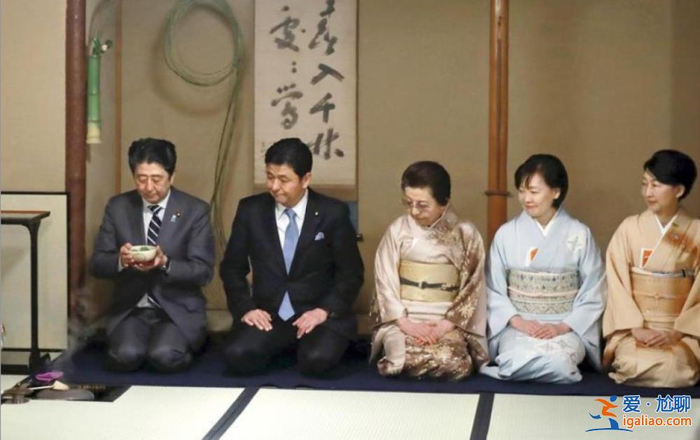 為了繼承安倍“遺產” 他連親爹都不要了？