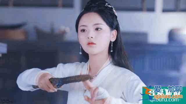 楊超越演技挺浮夸的，為什么《且聽鳳鳴》卻越看越上頭？？