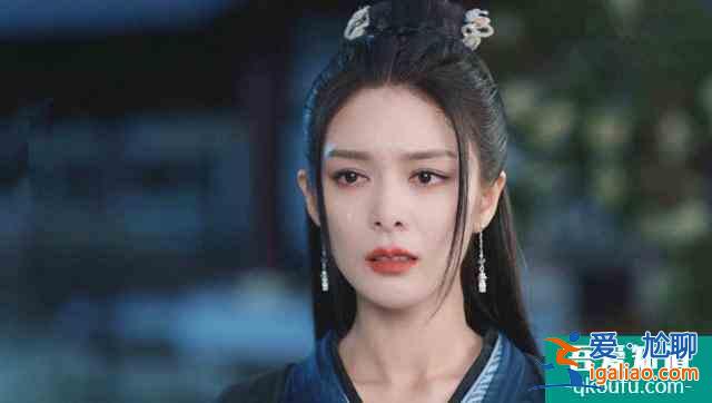 且聽鳳鳴：君臨淵跟鳳舞甜蜜擁抱，一旁的左青鸞當場臉氣綠？