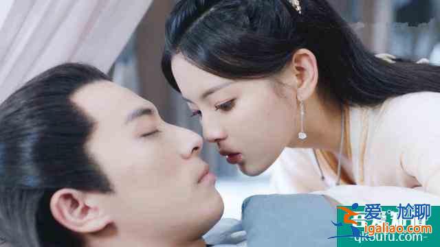 且聽鳳鳴：君臨淵跟鳳舞甜蜜擁抱，一旁的左青鸞當場臉氣綠？