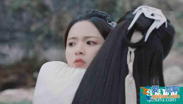 且聽鳳鳴：君臨淵跟鳳舞甜蜜擁抱，一旁的左青鸞當場臉氣綠？