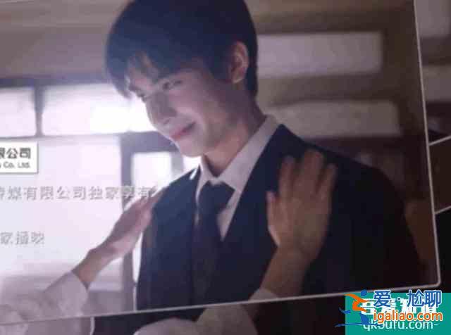 《以家人之名》大哥小妹太甜，劇透超多吻戲，背后故事令人心疼？