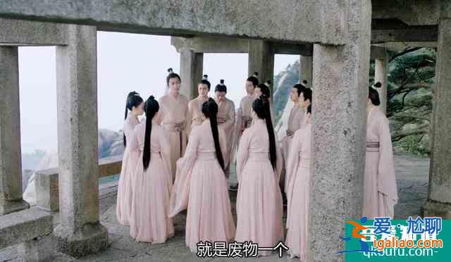新劇《琉璃》觀后感，愛情來得快如閃電，女主造型太不給力？
