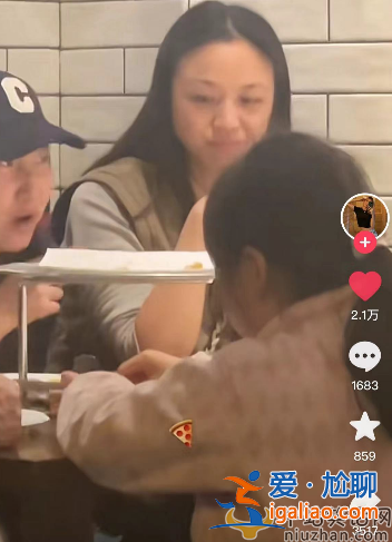 湯唯一家三口罕見同框!素顏現身膚色蠟黃 熱情配合網友合影太有愛