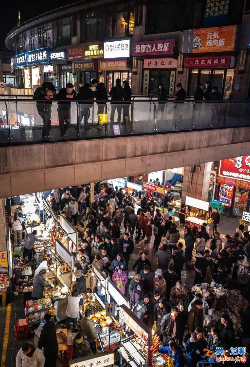 上海最大露天夜市關了 城管稱“未經屬地備案” 網友吵翻了？