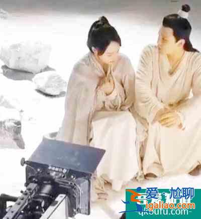 《只問今生戀滄溟》官宣,鄭爽聯袂小六歲迷弟,粉絲熬夜也要追!? 《只問今生戀滄溟》官宣,鄭爽聯袂小六歲迷弟,粉絲熬夜也要追!?