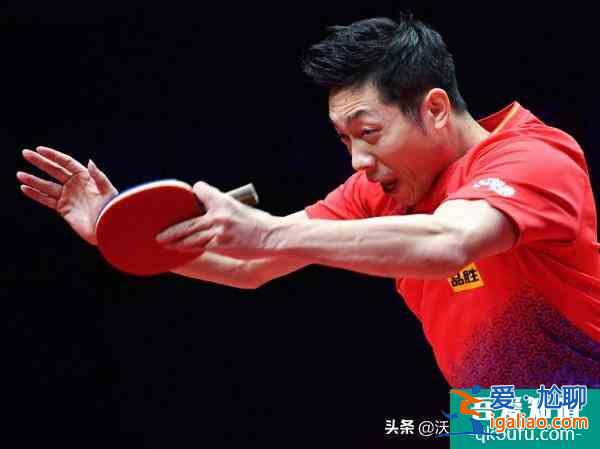 榮耀乒乓定檔，白敬亭曬技術被吐槽“僵硬”！許昕遭兒子腳踩不服？